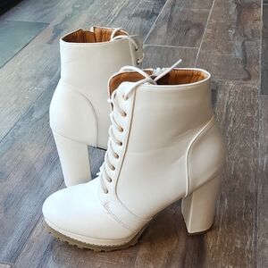 Windsor White Faux Leather Lace-up Platform Heeled Boots, Size 7.5